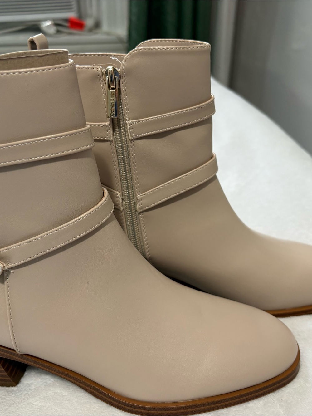 Calvin Klein Nude Beige Heels – New – Size 6M